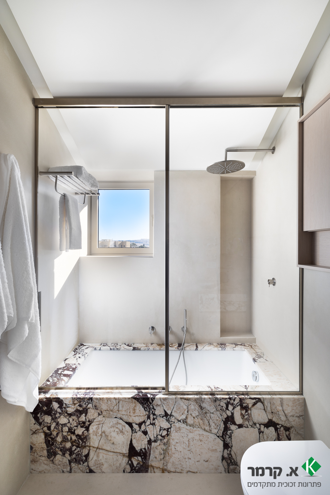 שרון גובאס (2)